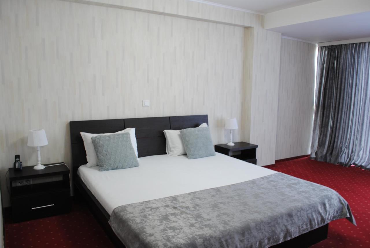 Hotel Corona Drobeta Turnu Severin Bagian luar foto