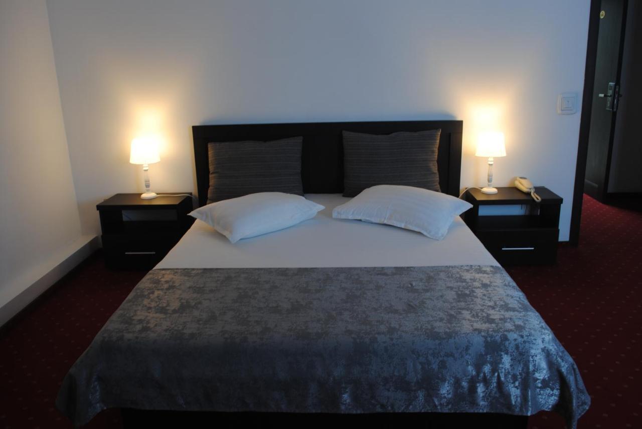 Hotel Corona Drobeta Turnu Severin Bagian luar foto