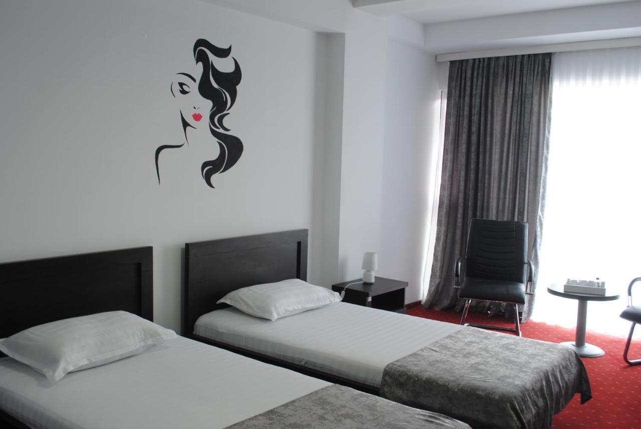 Hotel Corona Drobeta Turnu Severin Bagian luar foto