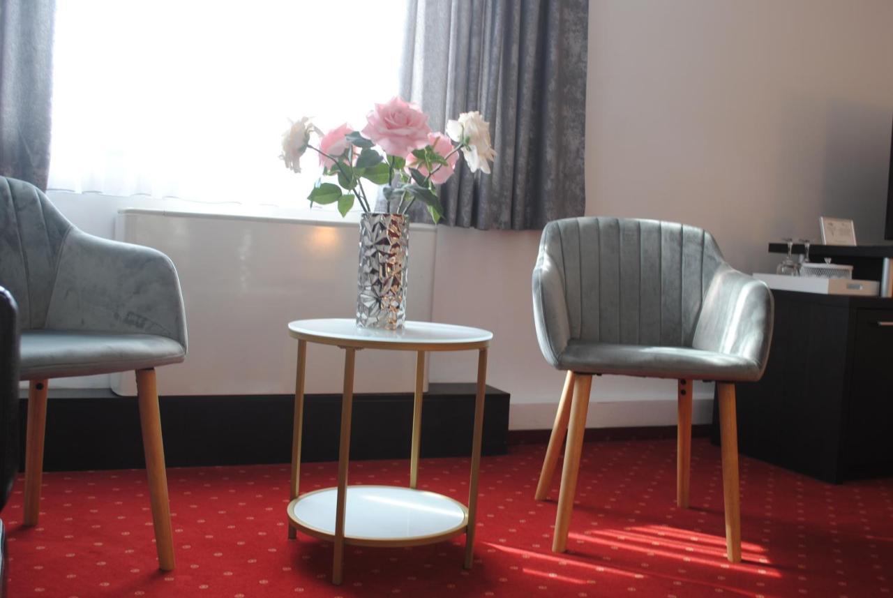 Hotel Corona Drobeta Turnu Severin Bagian luar foto