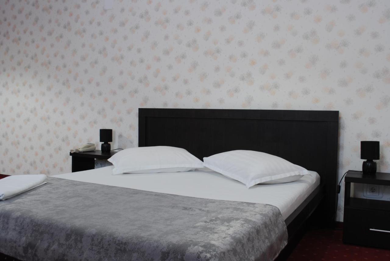 Hotel Corona Drobeta Turnu Severin Bagian luar foto