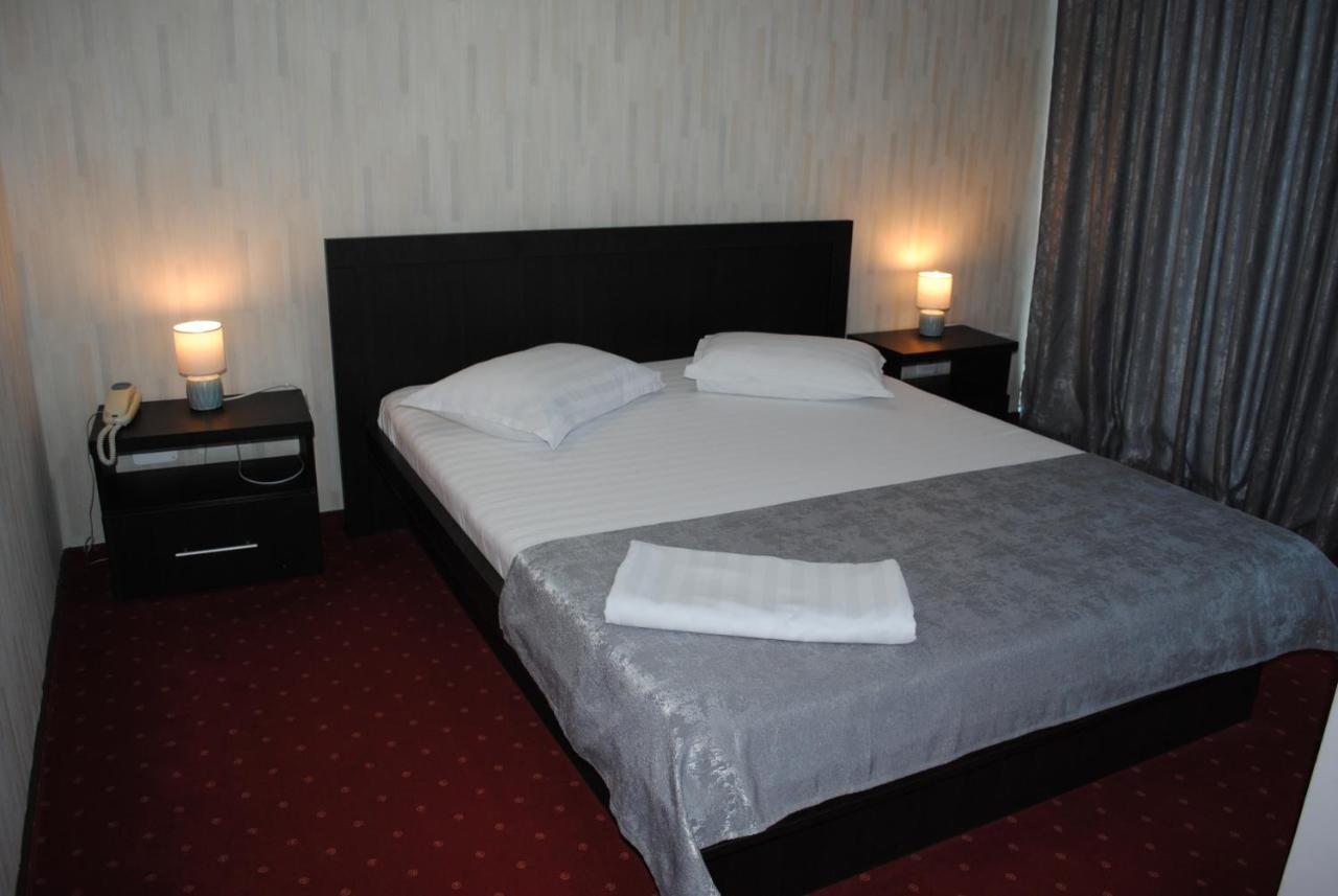 Hotel Corona Drobeta Turnu Severin Bagian luar foto