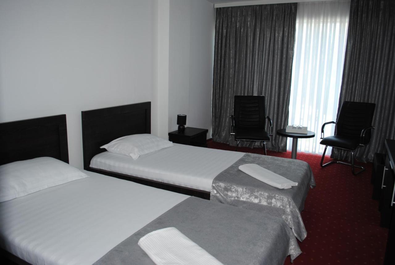 Hotel Corona Drobeta Turnu Severin Bagian luar foto