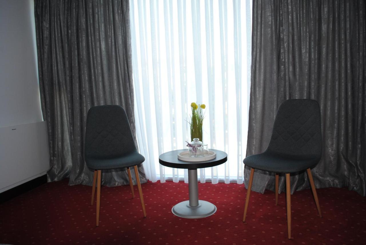 Hotel Corona Drobeta Turnu Severin Bagian luar foto