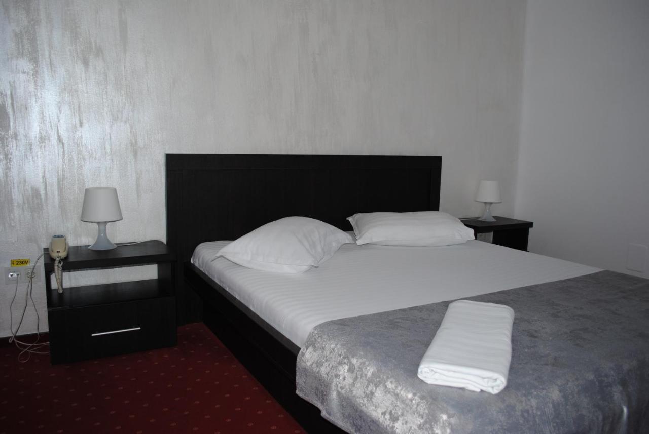 Hotel Corona Drobeta Turnu Severin Bagian luar foto