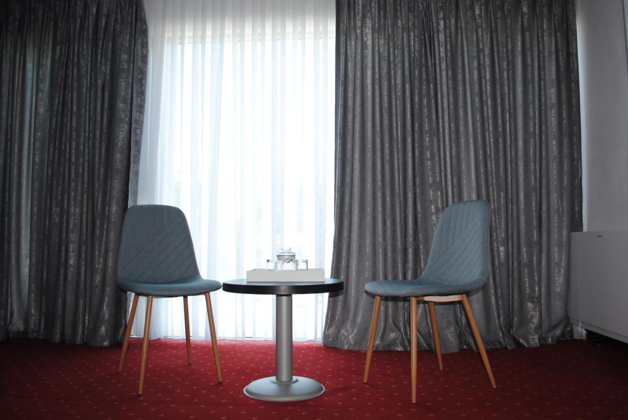 Hotel Corona Drobeta Turnu Severin Bagian luar foto
