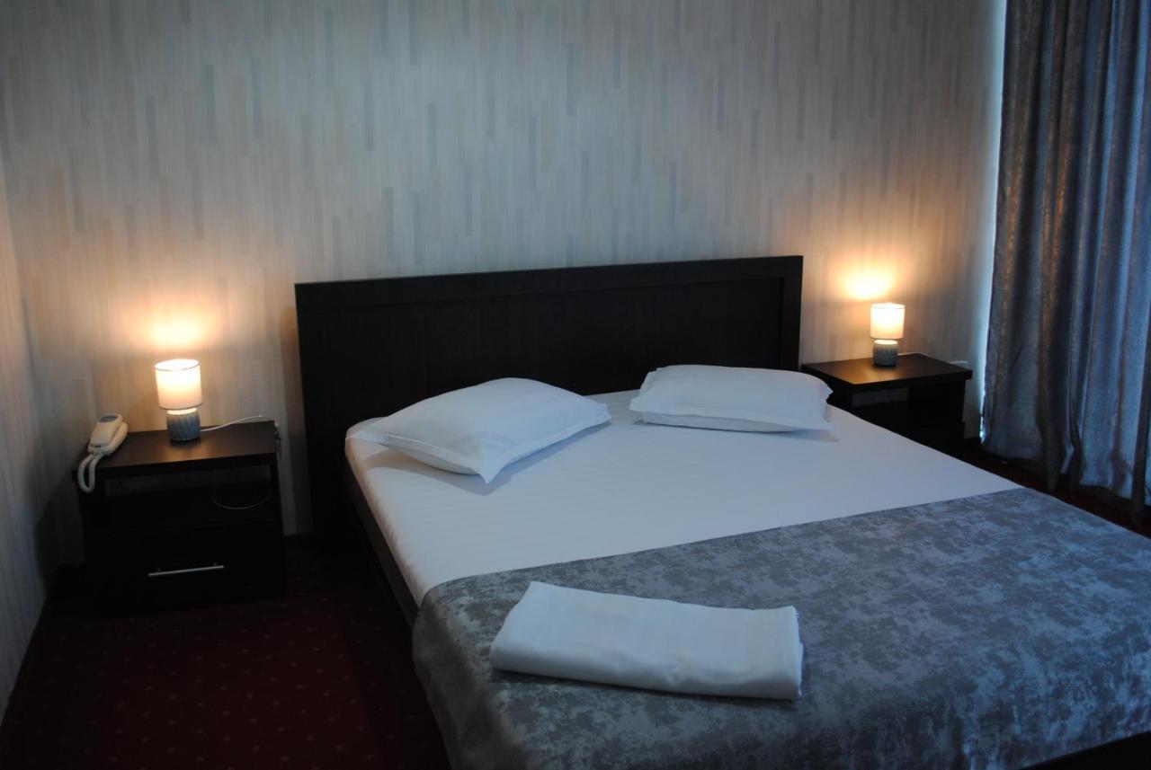Hotel Corona Drobeta Turnu Severin Bagian luar foto