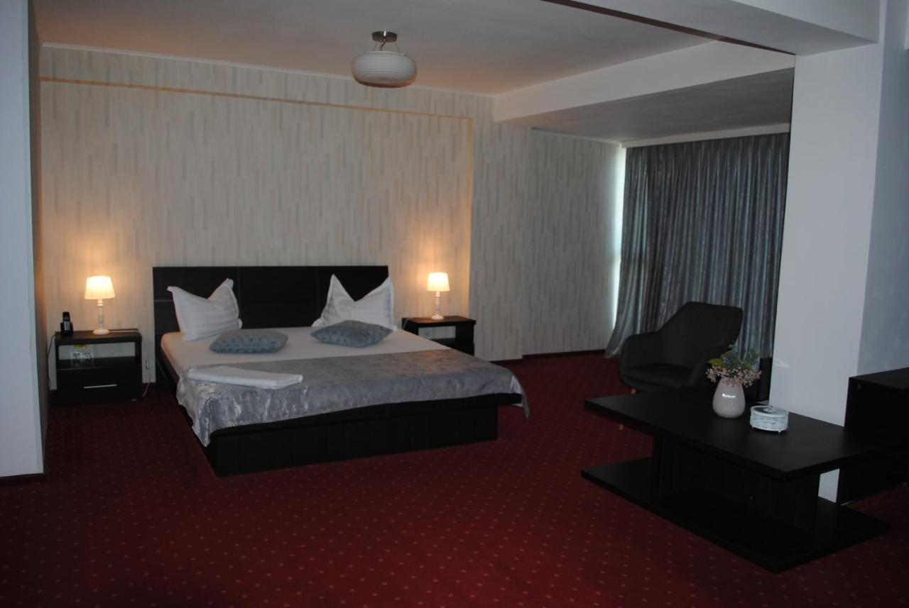 Hotel Corona Drobeta Turnu Severin Bagian luar foto